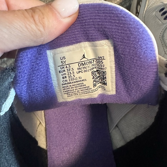 Jordan 3s Dark Iris Size 5Y - Picture 6 of 6